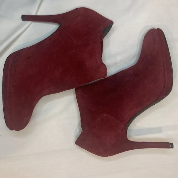 Stuart Weitzman Red Suede Stiletto Heeled Ankle Booties Women's 8.5 NWOT - Picture 3 of 10